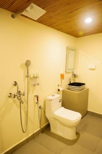 a bathroom with a toilet and a sink at Agonda Junction in Agonda