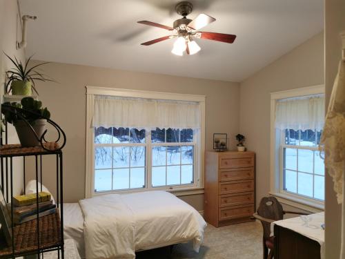 a bedroom with a bed and a ceiling fan at EcoSun Hostel in Montague