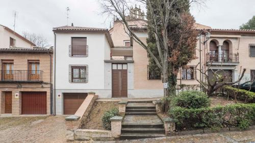 Apartamentos San Juan de los Reyes by Toledo AP