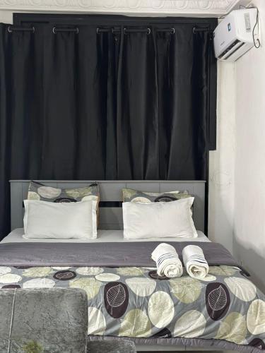 Llit o llits en una habitació de West Side Résidence