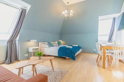 Spacious & Stylish 2BR Apartment in the City Center