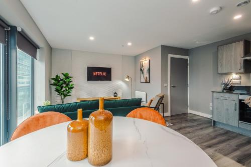 Stylish 2 Bed Apt by Royal Albert Dock & M&S Arena photo 12