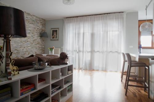 Elegante appartamento - 2 Camere, 2 Bagni, Garage e Balcone