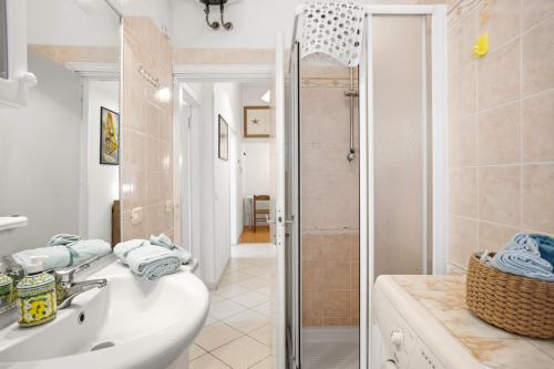 a bathroom with a sink and a shower at Follonica Vacanze 7 in Follonica