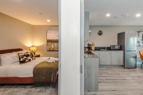 Stylish 2 Bed Apt by Royal Albert Dock & M&S Arena photo 16