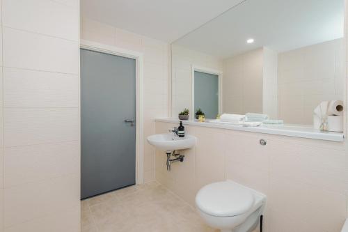 Stylish 2 Bed Apt by Royal Albert Dock & M&S Arena photo 18