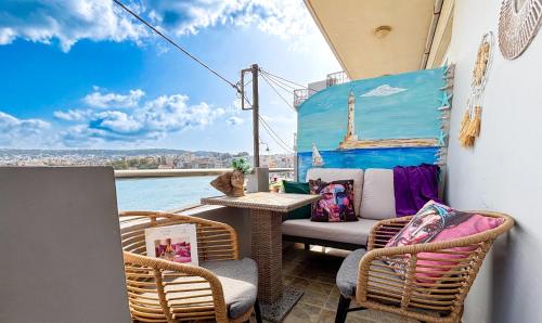 Orpheus House Beachfront 2BR Apartment with Balcony & Sea View Walk to Old Town