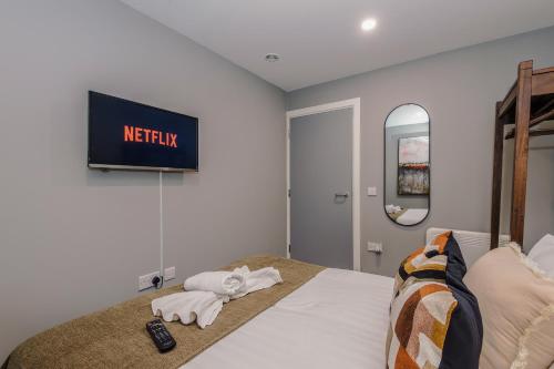 Stylish 2 Bed Apt by Royal Albert Dock & M&S Arena photo 27