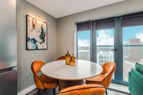 Stylish 2 Bed Apt by Royal Albert Dock & M&S Arena photo 25
