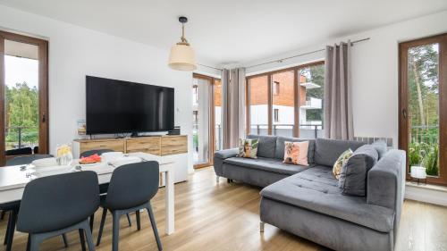 Stegna Park 29C - słoneczny apartament z dwiema sypialniami i dużym, narożnym balkonem