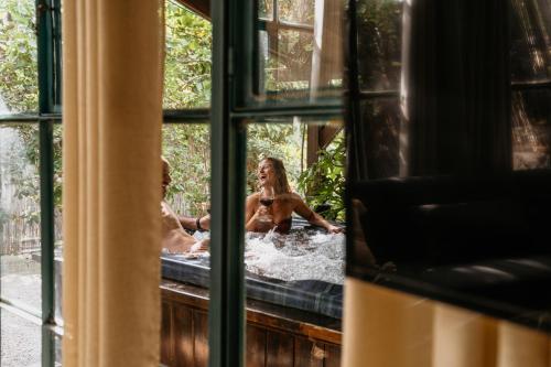 a man and a woman in a bath tub at חוות טפת בגלבוע-חוויה של טבע בצפון in Nurit