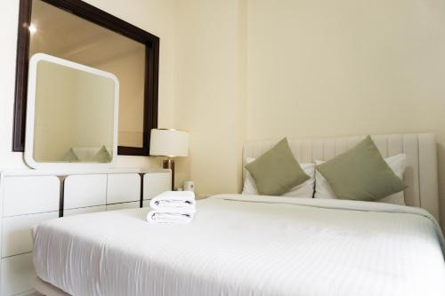 Golf and Lake View Studio in Royal Breeze
