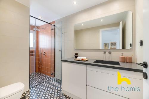 Sunlit APT with Electric Fireplace in Kallithea