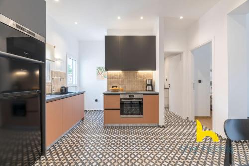 Sunlit APT with Electric Fireplace in Kallithea