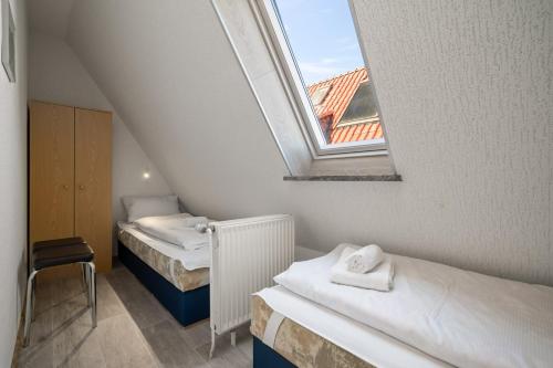 a room with two beds and a window at Ferienwohnung mit Balkon in Rechlin
