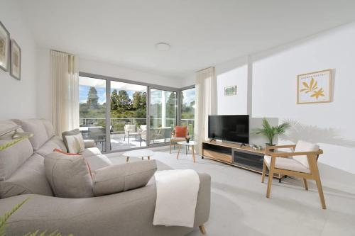 Bright Modern Apartment with Stunning Natural Views