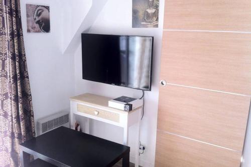 NICE FLAT 400 m FROM BEACH & CENTER – Photos 2