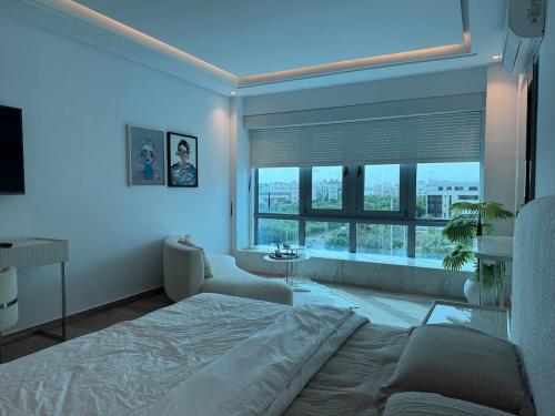 a bedroom with a large bed and a large window at سكاي لاين سويت in Tunis