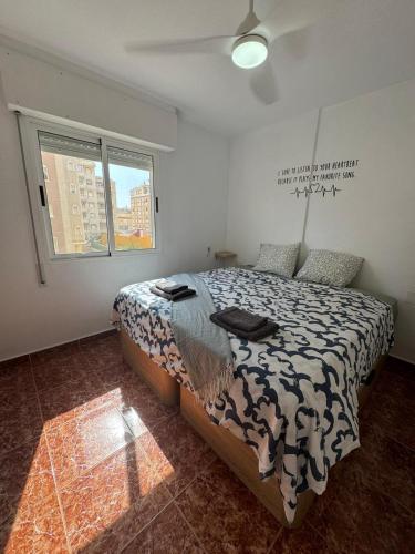 AQ-126 Apartmento dos dormitorios y piscina en Torrevieja