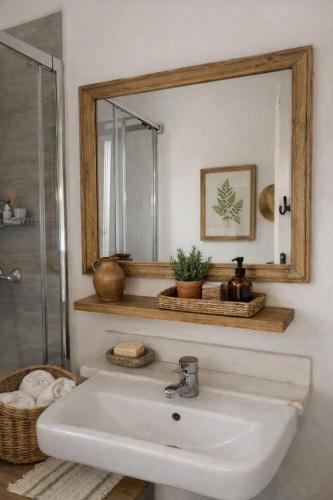 a bathroom with a sink and a mirror at Casa do Vale in São Bartolomeu
