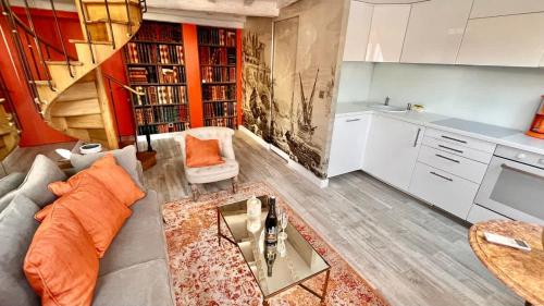 Rooftop Garden Triplex With AC Over Notre - Dame