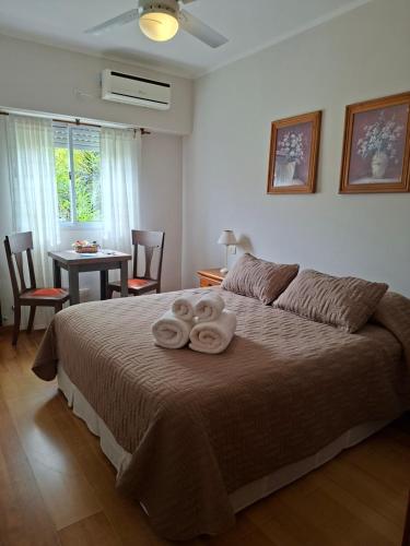 a bedroom with a bed with two towels on it at Hotel El Descanso in Junín