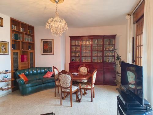 Attico Lux - penthouse with garage next to the metro