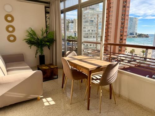 Coblanca 6, Charming Coastal Apartment with Glazed Terrace