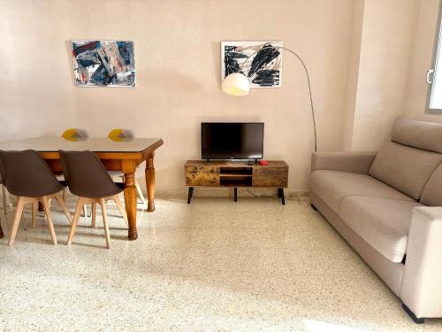 Coblanca 6, Charming Coastal Apartment with Glazed Terrace