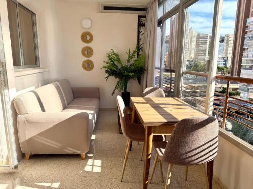 Coblanca 6, Charming Coastal Apartment with Glazed Terrace