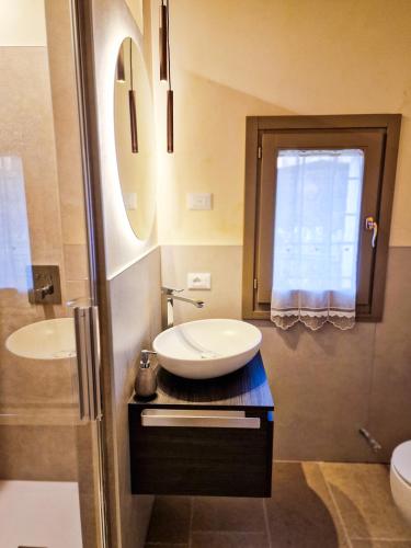 a bathroom with a sink and a mirror at Sotto la Torre in Marostica