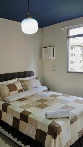 a bedroom with a bed and a window at Lar Botticelli 2Quartos wifi piscina ArCond in Ananindeua