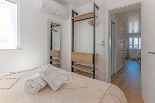 White Angel by Portas do Sol Apartments