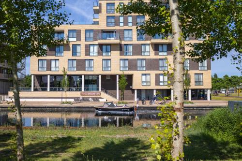a building with a boat in front of it at Waterstate Wellness hotel Goes in Goes