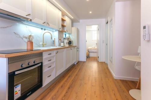 White Angel by Portas do Sol Apartments