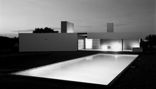 a house with a large pool in front of it at Quinta do Evaristo in Évora