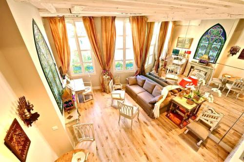 Charming Two Bedroom with AC At Notre - Dame