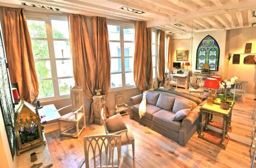 Charming Two Bedroom with AC At Notre - Dame
