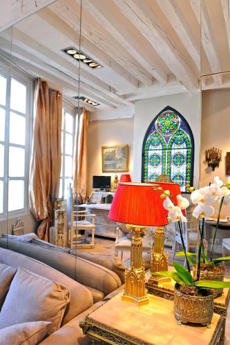 Charming Two Bedroom with AC At Notre - Dame