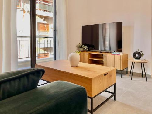 New Comfy and Sleek Apartments in the Center oF Athens