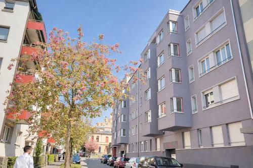 Modern 1BR in the city center - Flower 41