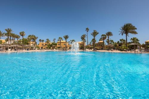 Home2Book Breezy Palm View Duplex with Pool