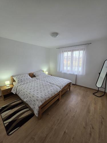 a bedroom with a bed and a window in it at Studio apartman Vrba in Otočac