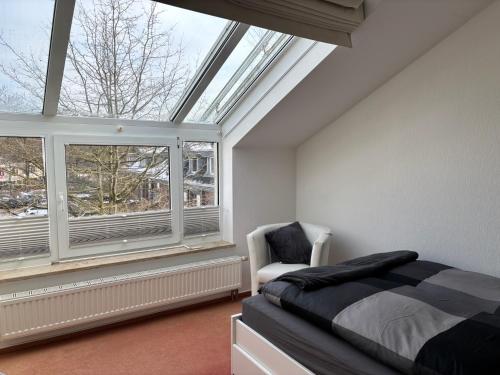 a bedroom with a bed and a window at MeerZeit in Bad Zwischenahn