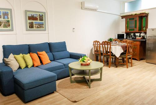 a living room with a blue couch and a table at Bom Braga AL in Braga