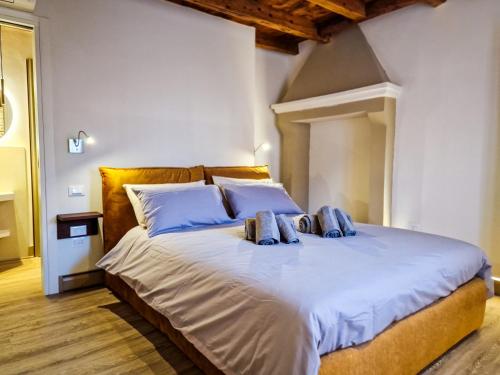 a bedroom with a large white bed with blue pillows at Il Rivellino in Marostica