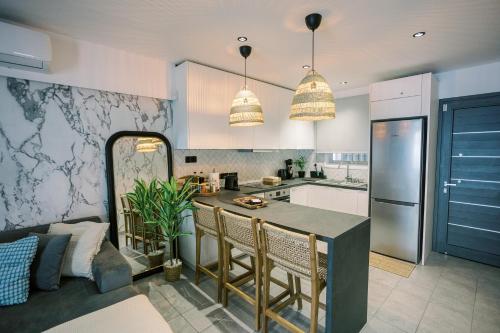 2BDR Amalfi Blue Apt in Larnaca! - Mackenzie Area & Pet Friendly!