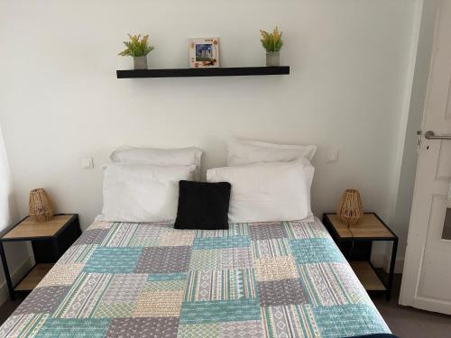 a bedroom with a bed with two end tables at Appartement lumineux centre Pau proche château et gare in Pau
