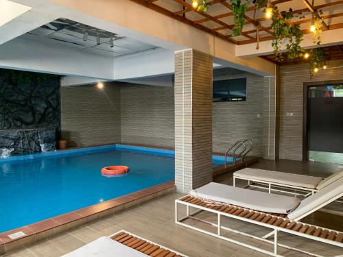Piscina de la sau aproape de HomeAway