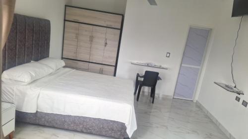 a bedroom with a bed and a table and a chair at Edificio Torre in Barrancabermeja